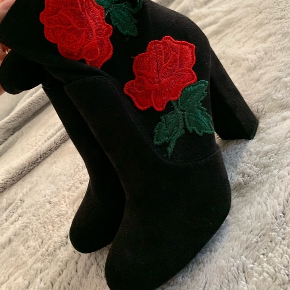 BAMBOO Shoes - Black Rose Booties Size 6